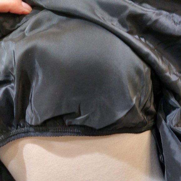 💥STUNNINGLY BEAUTIFUL💥 Ruffle Trim Corset Top in Black - Picture 11 of 15